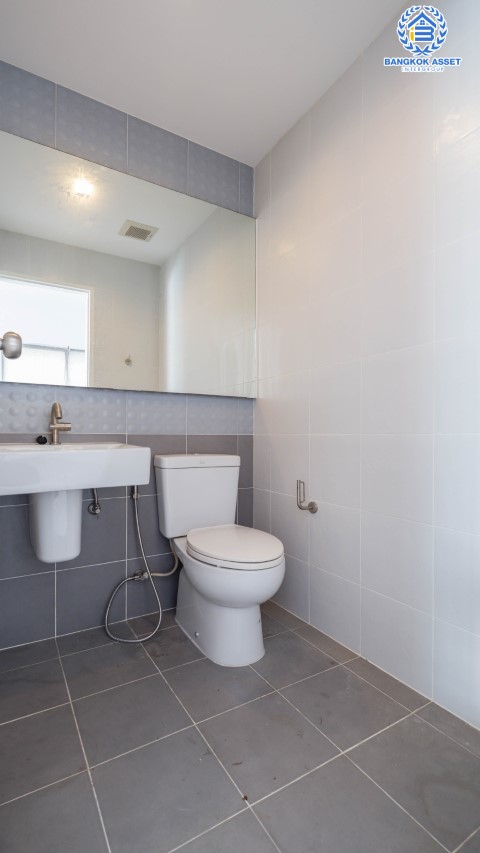 *****ทาวน์โฮมมือสองย่านกรุงเทพมหานคร ม.ทาวน์อเวนิว ซิกซ์ตี้ วิภาวดี-รังสิต หลังมุม! เนื้อที่เยอะสุดถึง 25.6 ตร.ว. ฟังก์ชัน 3 ห้องนอน 3 ห้องน้ำ 2 ที่จอดรถ สภาพสวยสุด แถมฟรี! 3 เครื่องปรับอากาศ บนทำเลเยี่ยม ใกล้รถไฟฟ้าสายสีแดง "สถานีทุ่งสองห้อง" และทางด่วน "อุตราภิมุข" จองเลย!